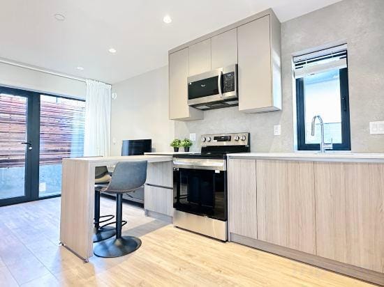 3077 Exclusive Two-Story Home Hotel in Vancouver