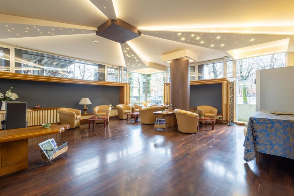 Shared lounge/TV area