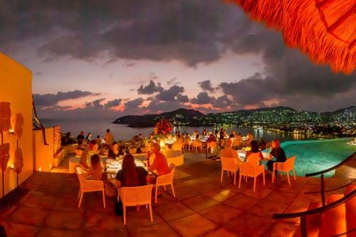 Tentaciones Hotel & Lounge Pool - Adults Only Hotel in Zihuatanejo
