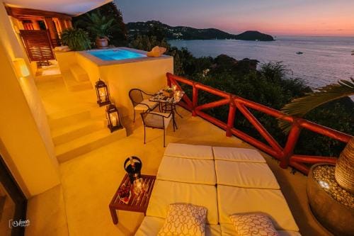 Tentaciones Hotel & Lounge Pool - Adults Only Hotel in Zihuatanejo