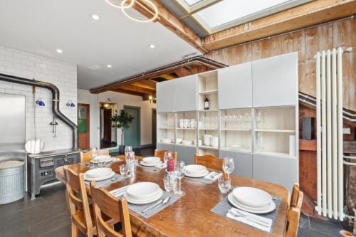 The R Loft - Cosy Hostel, Communal Bathroom and Kitchen Hotel in Aargau, Switzerland