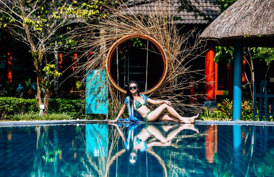 Swimming pool [outdoor]