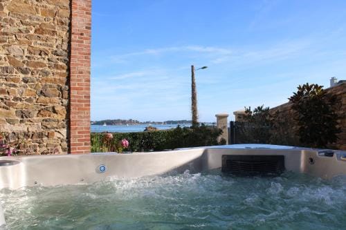 Chambres d'hotes face a Brehat, Maison des iles Hotel in Brittany