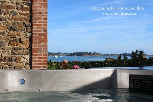 Chambres d'hotes face a Brehat, Maison des iles Hotel in Brittany