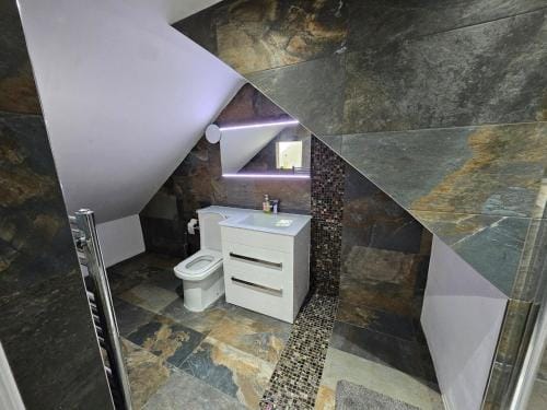 Standard Single Room - Shared Hotel in Windsor