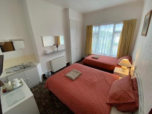 Affordable and Comfortable Guest House by Sea Hotel in Cleethorpes