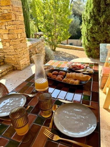 Cabanon Tihou bain nordique privatif petit dejeuner gourmand piscine Hotel in Le Beausset