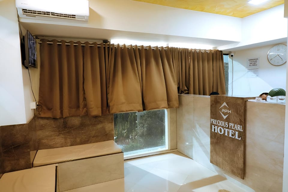 Stay Retreats At Precious Pearl - Near International Airport Mumbai Hotel in Mumbai