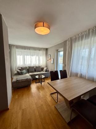 Cozy Apartment Salzburg, 50 m2, with garden, terrace, own entrance, free parking Hotel in Salzburg