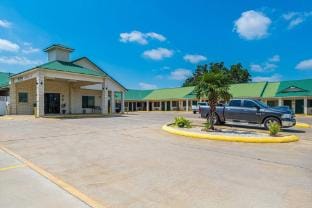 OYO Townhouse Yoakum TX Hotel in Rio Grande