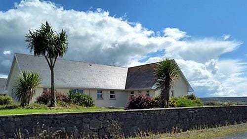 Ceol na dTonnta Hotel in County Clare