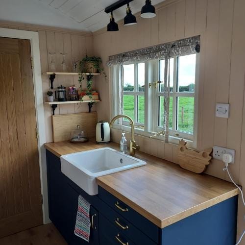 Abbeyview House B&B and Glamping Hotel in Longford
