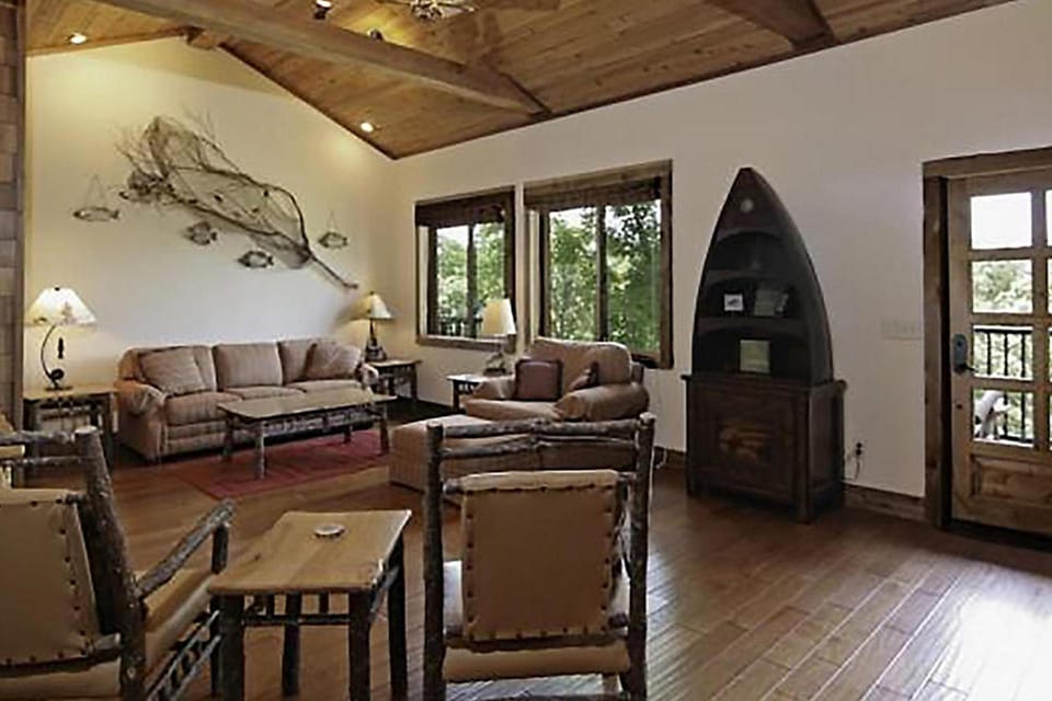 Stonewater Cove Resort in Table Rock Lake