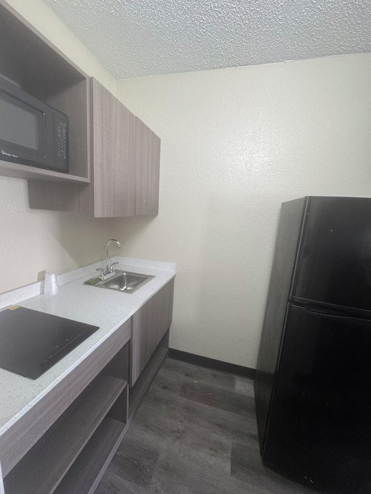 Studios & Suites 4 Less Virginia Beach Hotel in Norfolk