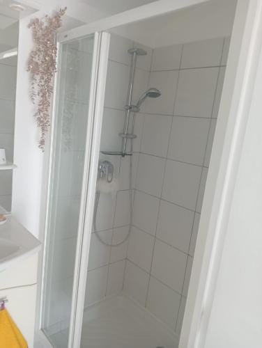 Chambre Independante sur terrain avec piscine Hotel in Saint-Maximin-la-Sainte-Baume