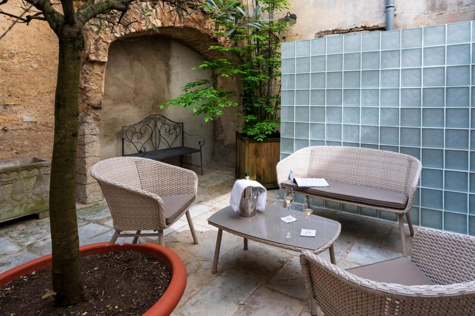 Abbaye de Maizieres Hotel in Beaune