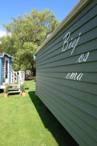 Pipowagen Biej Oma Neeske Hotel in North Brabant (province)