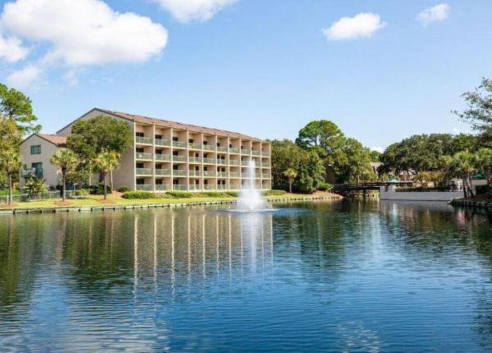 Ocean View Island Club Hotel in Hilton Head Island