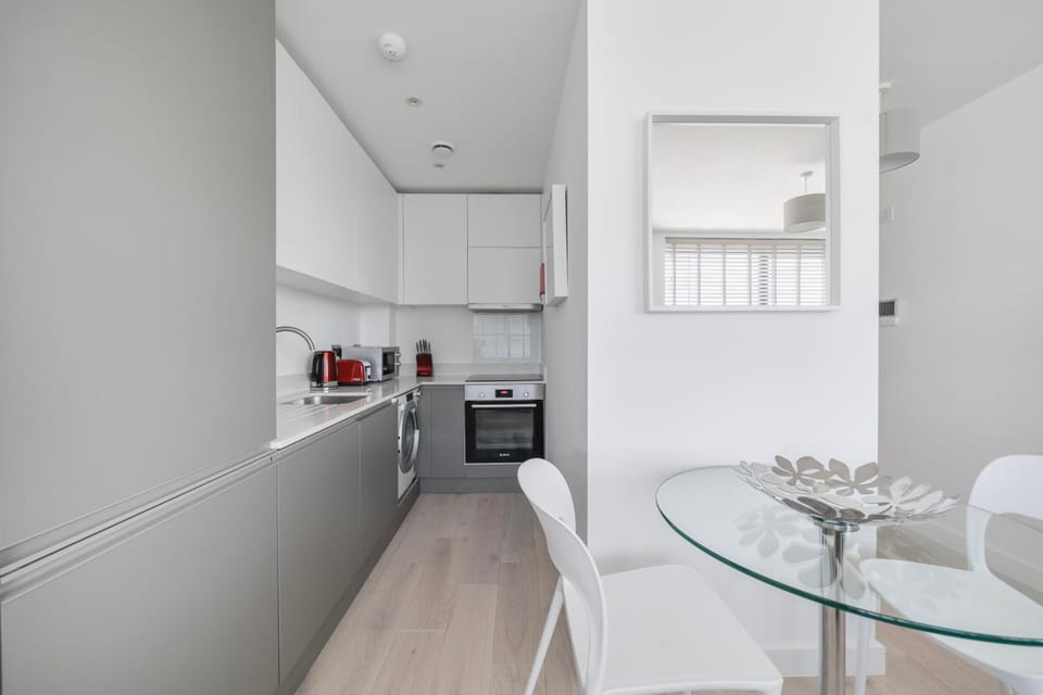 Roomspace Serviced Apartments- Caroline Street Apartment hotel in London