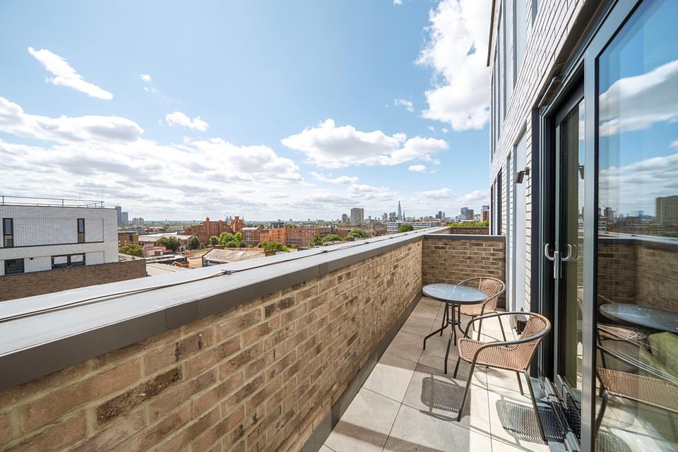Roomspace Serviced Apartments- Caroline Street Apartment hotel in London