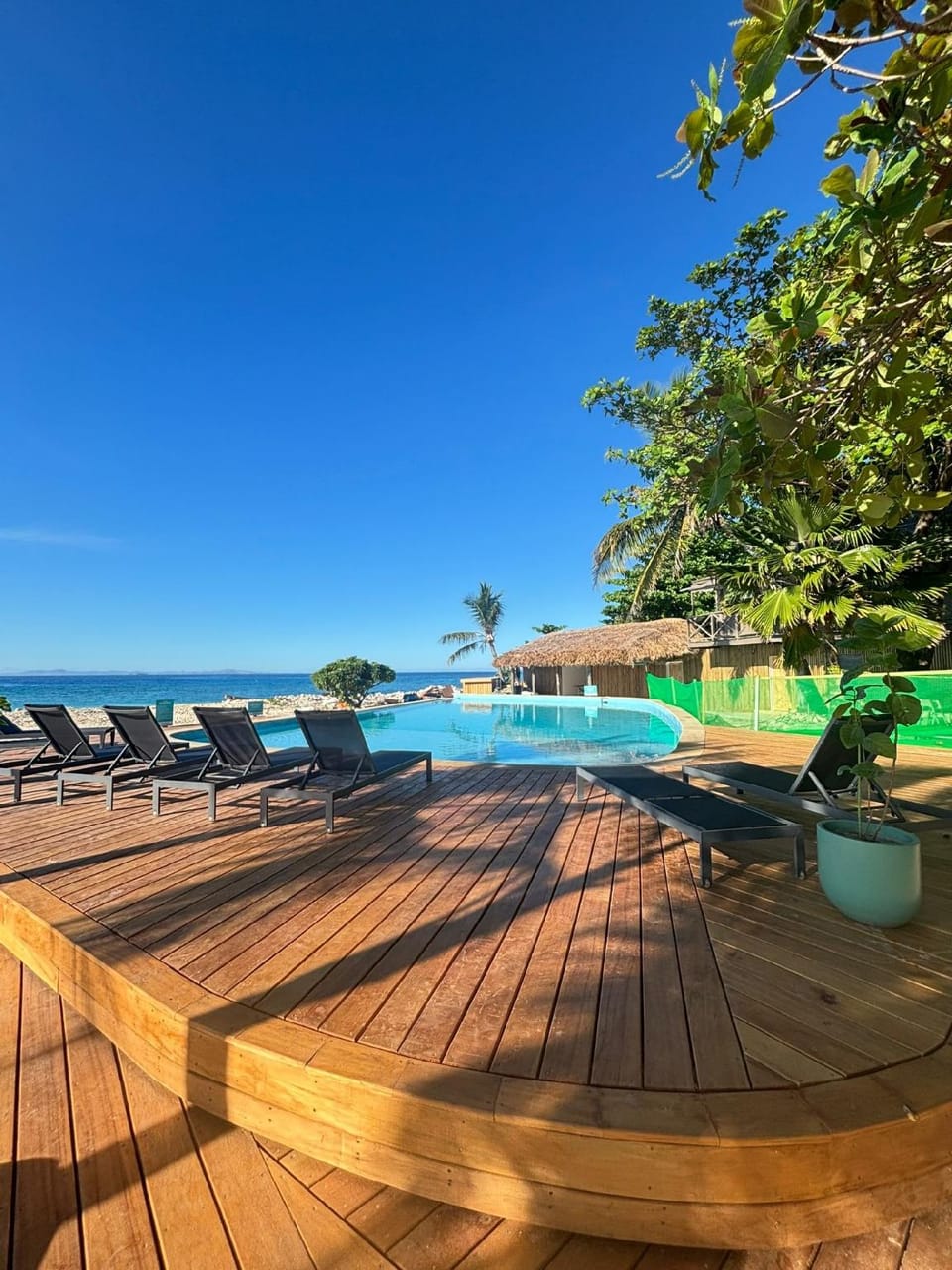 Swimming pool [outdoor]