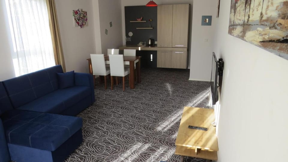 Shared lounge/TV area