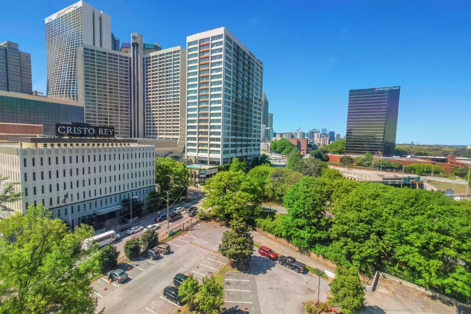 Beautiful 3BR Condo in DTWN Pool Access Hotel in Atlanta