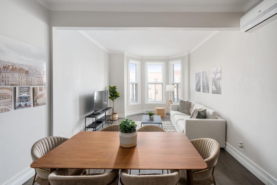 Plateau Prime Residence Hotel in Laval
