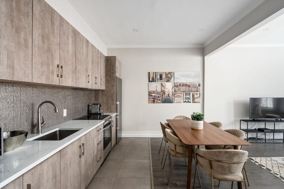 Plateau Prime Residence Hotel in Laval