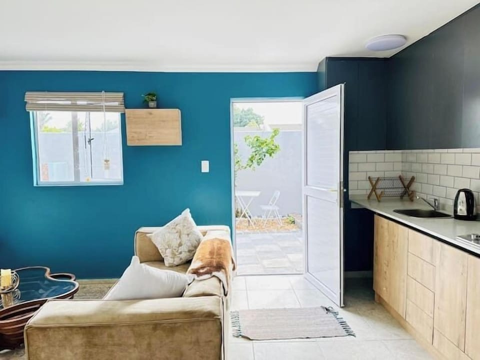 Caline VIP Mews Hotel in Cape Town