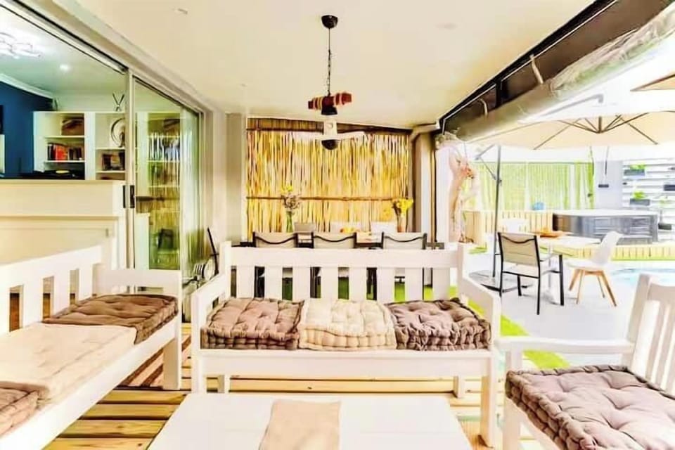 Caline VIP Mews Hotel in Cape Town