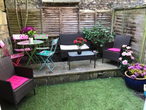 City Centre - Rivers Street, quiet 2 bed ground floor Georgian garden Apartment Hotel in Bath