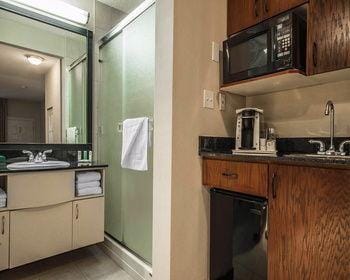 art infiniti hotel Hotel in Pitt Meadows
