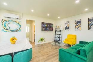 Modern Family Getaway With Spacious Living Areas Hotel in Altadena
