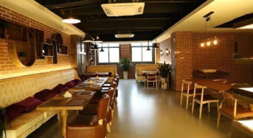James Joyce Coffetel·Suqian Bus Station Hotel in Jiangsu