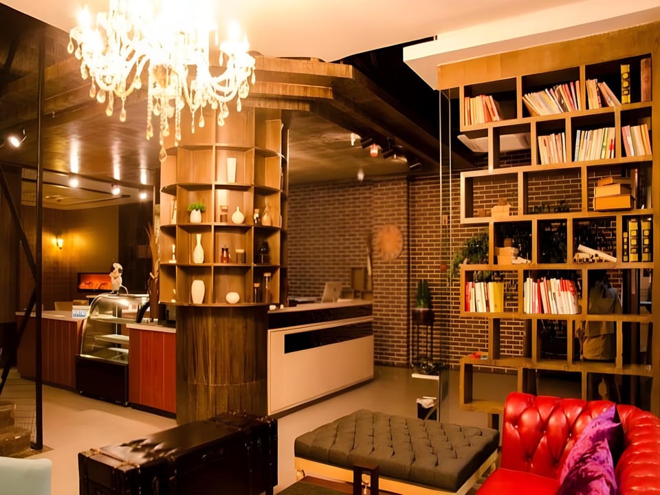 James Joyce Coffetel·Suqian Bus Station Hotel in Jiangsu