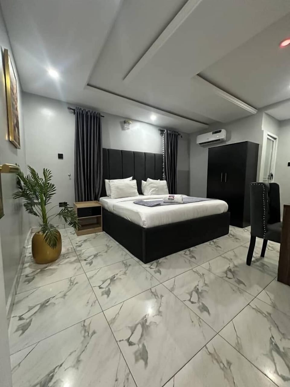 mountaintop suite and apartment Hotel in Lagos