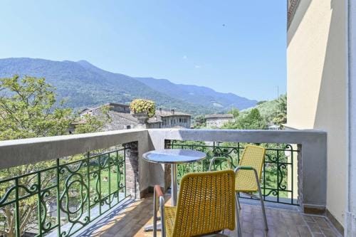 Villa Giovanna, Beautiful Rooms - by Host4U Hotel in Province of Brescia