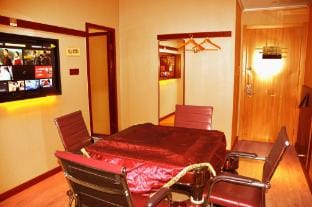 Orange Hotel (Zaozhuang No.15 Middle School Long-Distance Bus Station Branch) Hotel in Jiangsu