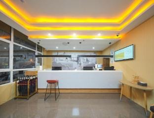 Orange Hotel (Zaozhuang No.15 Middle School Long-Distance Bus Station Branch) Hotel in Jiangsu