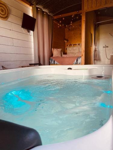 Chambre avec spa prive Hotel in Wallonia, Belgium