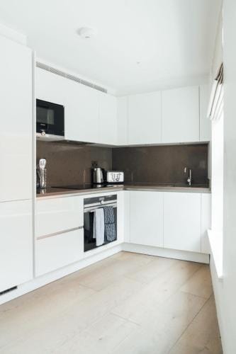 Flat 3 Family View near Subway Hostel in London Borough of Southwark
