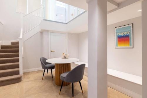 Flat 3 Family View near Subway Hostel in London Borough of Southwark
