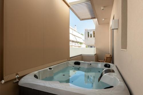 Devina Residence 2025 , Luxury City Jacuzzi Apartment Hotel in Chania