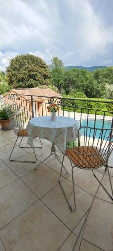 Le Mas du Grand Chene - Chambres & Roulotte Hotel in Provence-Alpes-Côte d'Azur