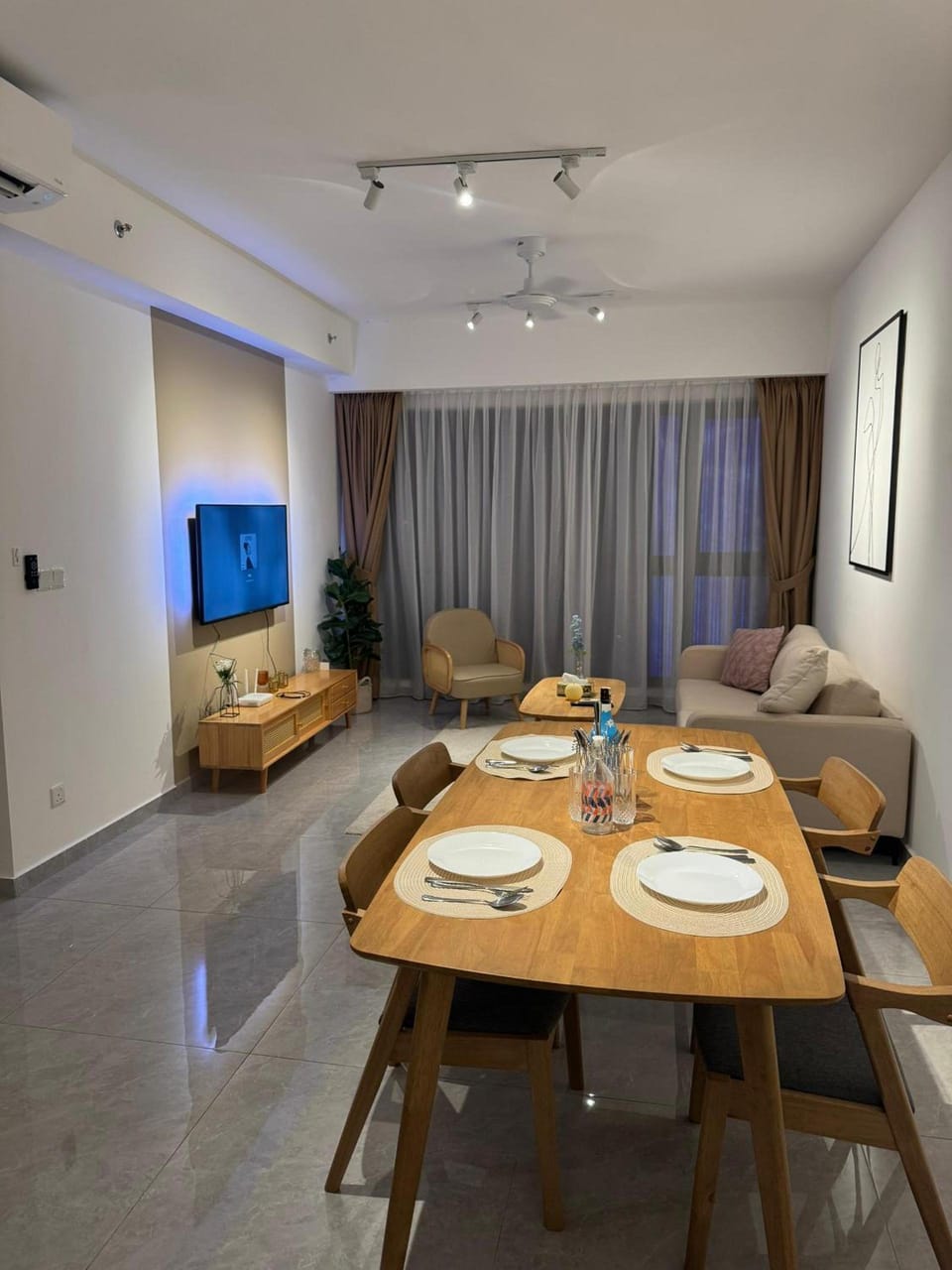 Shared lounge/TV area