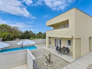 Modern villa with private hydromassage pool Hotel in Fažana