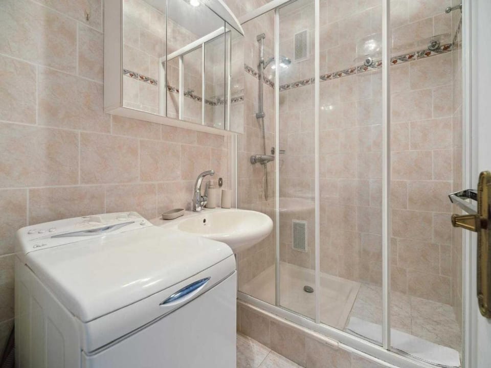 Apt 2BR/4P - Balcony & 5min to Beach/Saint-Tropez Resort in Saint-Tropez