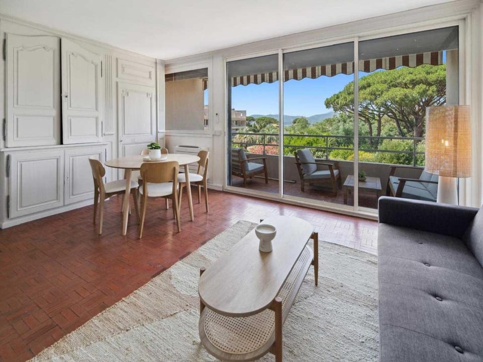 Apt 2BR/4P - Balcony & 5min to Beach/Saint-Tropez Resort in Saint-Tropez