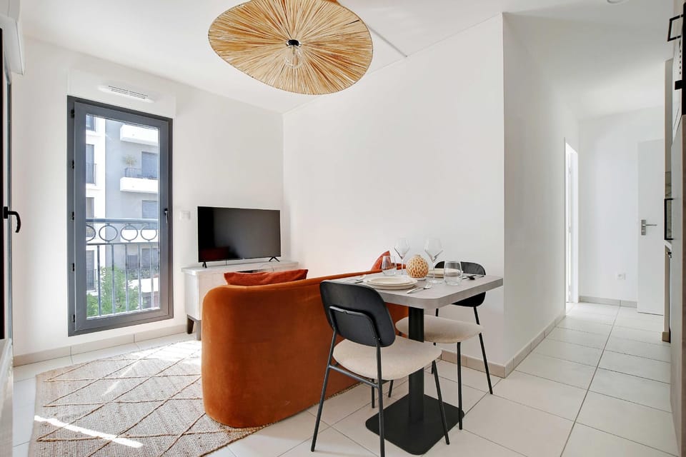 Elegant Appt - 1BDR/2P - Near Paris & La Défense Hotel in Puteaux